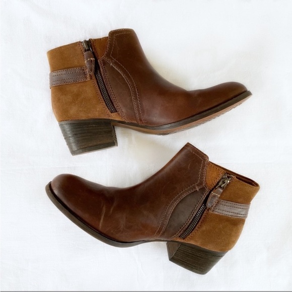 Clarks Maypearl Lilac Bootie - Picture 2 of 8